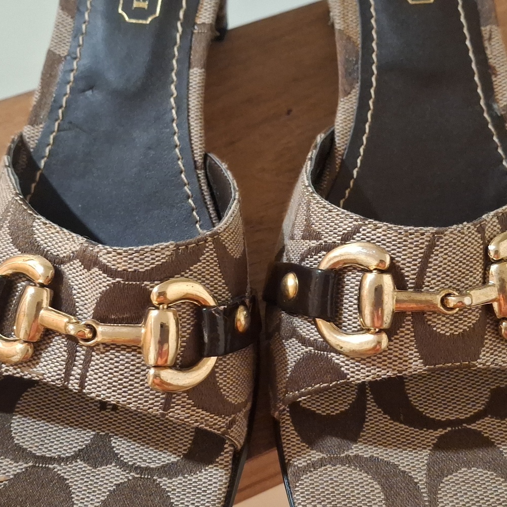 Coach Josie Shoes. Size 9 - Picture 3 of 4